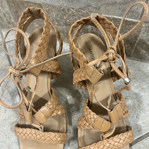 Antonio Melani tan heels size 8 - Picture 5 of 5